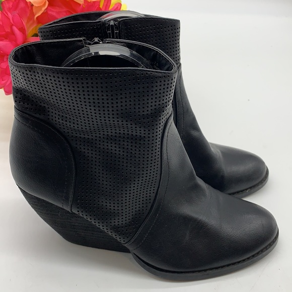 Very Volatile Black Ankle Boots Sz 7.5. BAB1129 - Picture 1 of 10